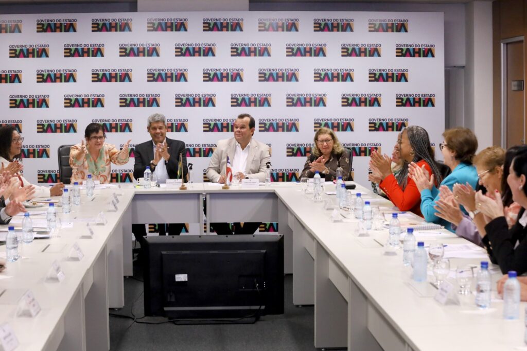 Jerônimo recebe representantes da bancada feminina da Alba e discute medidas de combate à violência de gênero e políticas públicas para as mulheres