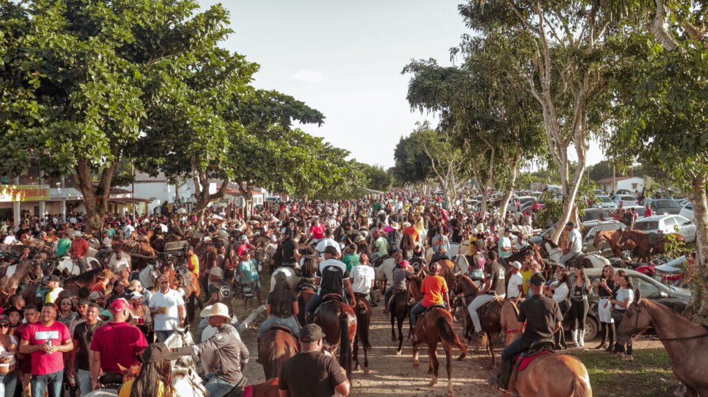 Cavalgada #PartiuSonga reúne centenas de grupos de montaria da Bahia em São Gonçalo dos Campos