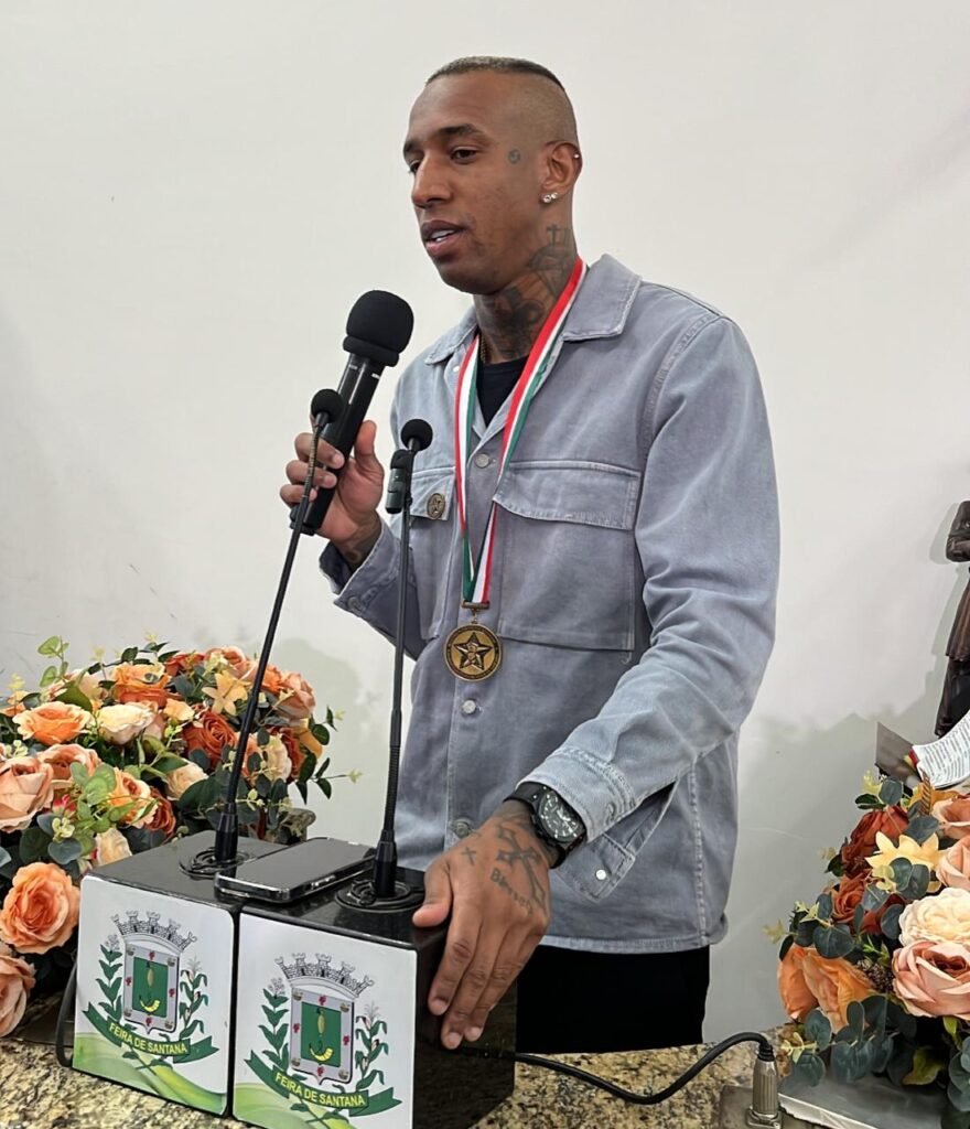 Em homenagem na Câmara, Anderson Talisca fala em sonho realizado e revela: ‘Cristiano Ronaldo já conhece Feira de Santana’