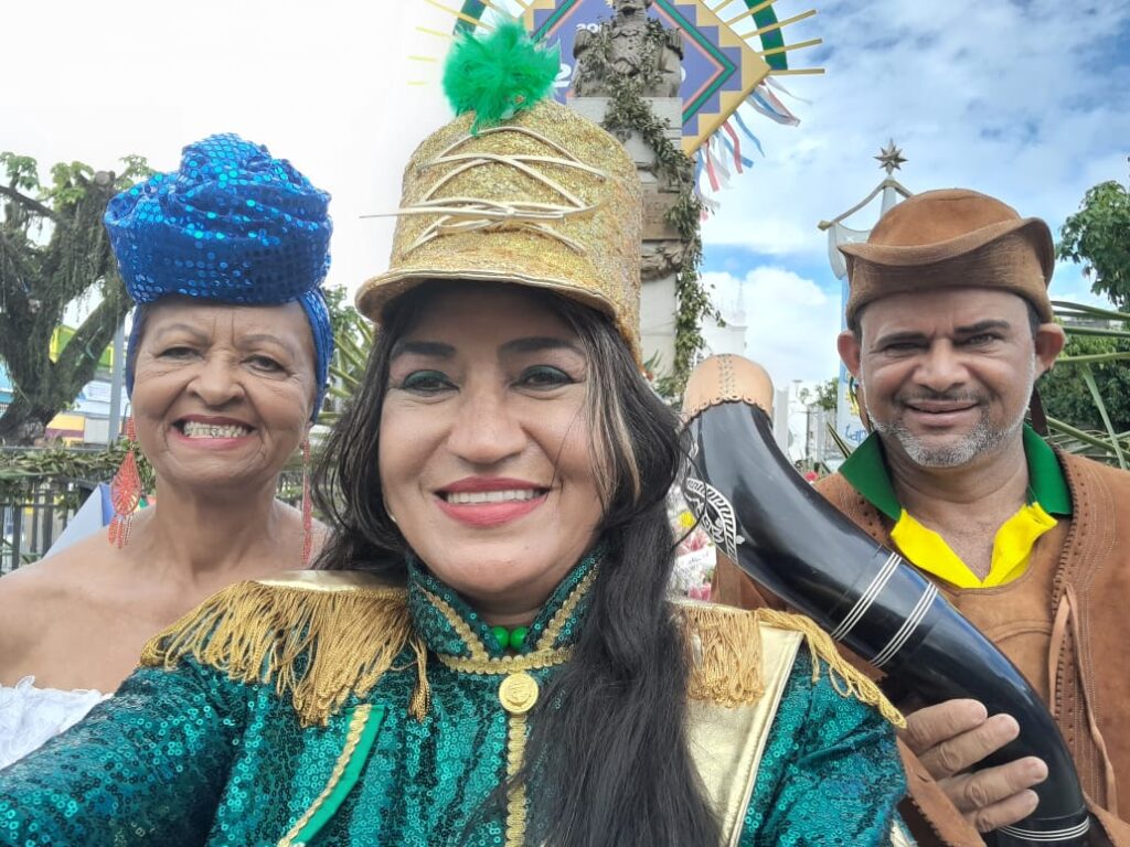 Vestida de Maria Quitéria, feirense participa da celebração dos 200 anos da Independência do Brasil na Bahia
