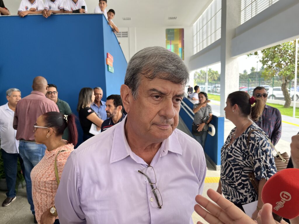 R$30 milhões: Colbert autoriza obras de quadras esportivas e instalação de fibra ótica em escolas municipais