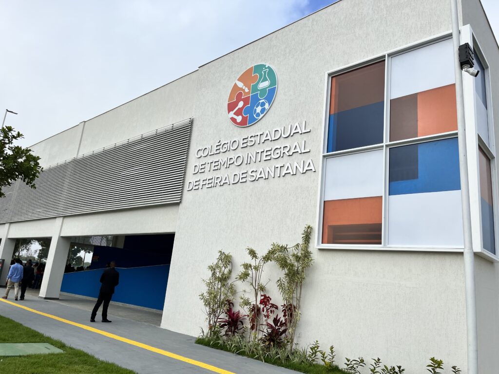 Jerônimo inaugura Escola de Tempo Integral em Feira de Santana, com investimento de mais de R$ 30 milhões