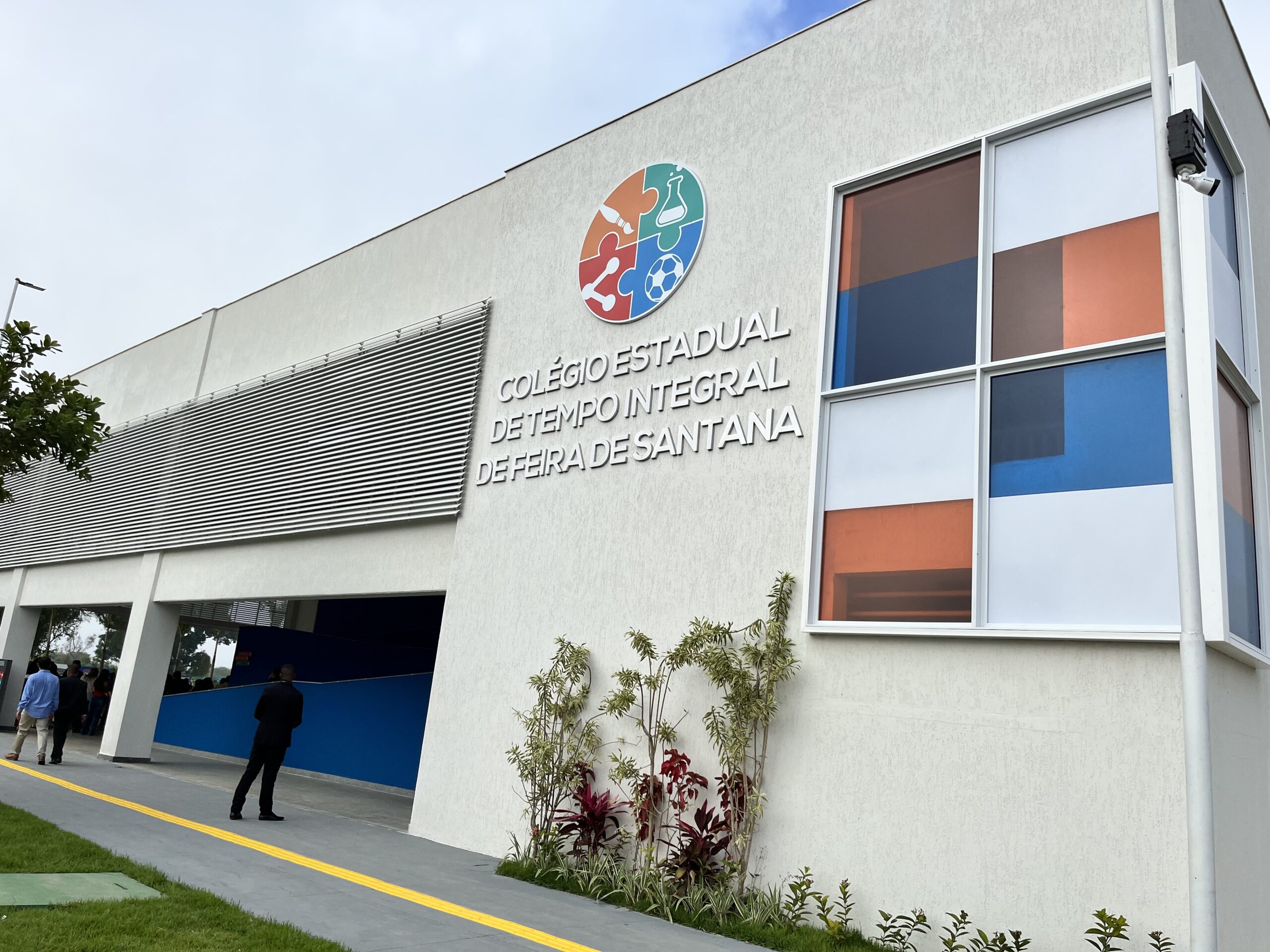 Jerônimo inaugura Escola de Tempo Integral em Feira de Santana, com ...