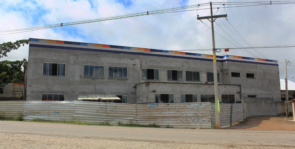 Obra da nova sede da Escola Cívico-Militar em Jaíba alcança 75% de execução