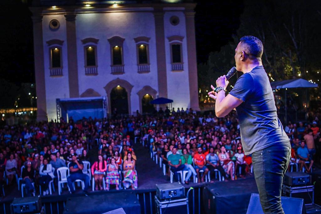 Dia do riso: Cidade Jardim Festival inova e promove show com humoristas Zé Lezin e Renato Piaba em praça pública