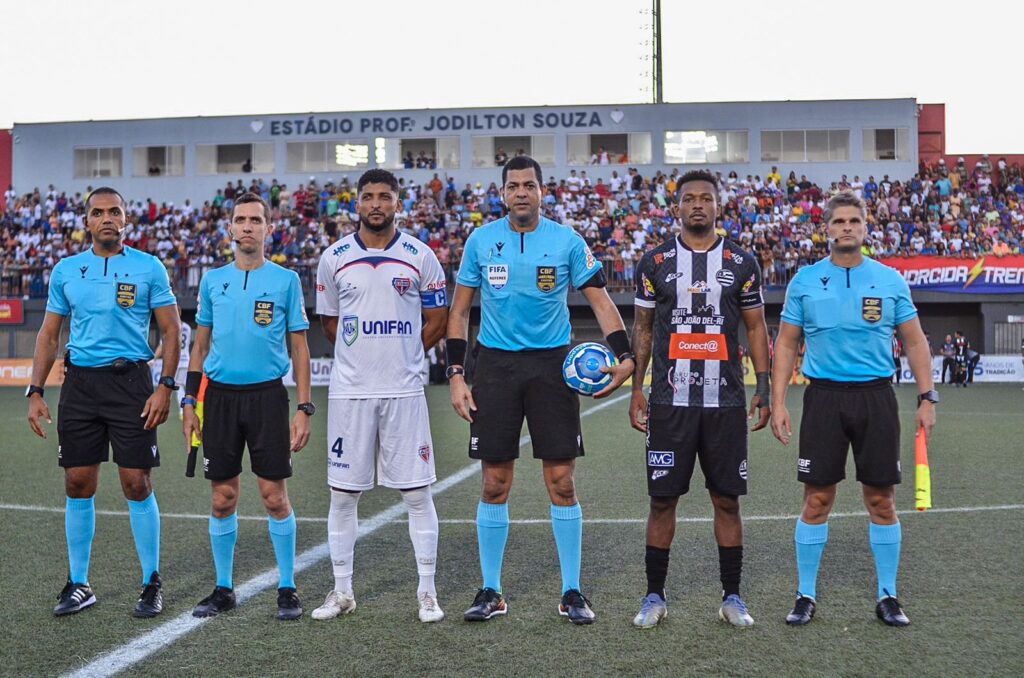 Torcida lota a Arena Cajueiro, mas Bahia de Feira perde para o Athletic-MG por 2 a 0, em jogo de ida das quartas