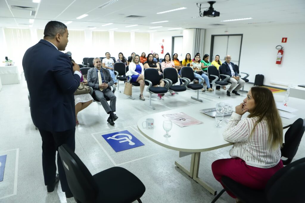 MP promove capacitação da rede de atendimento a mulheres em situação de violência doméstica em Feira