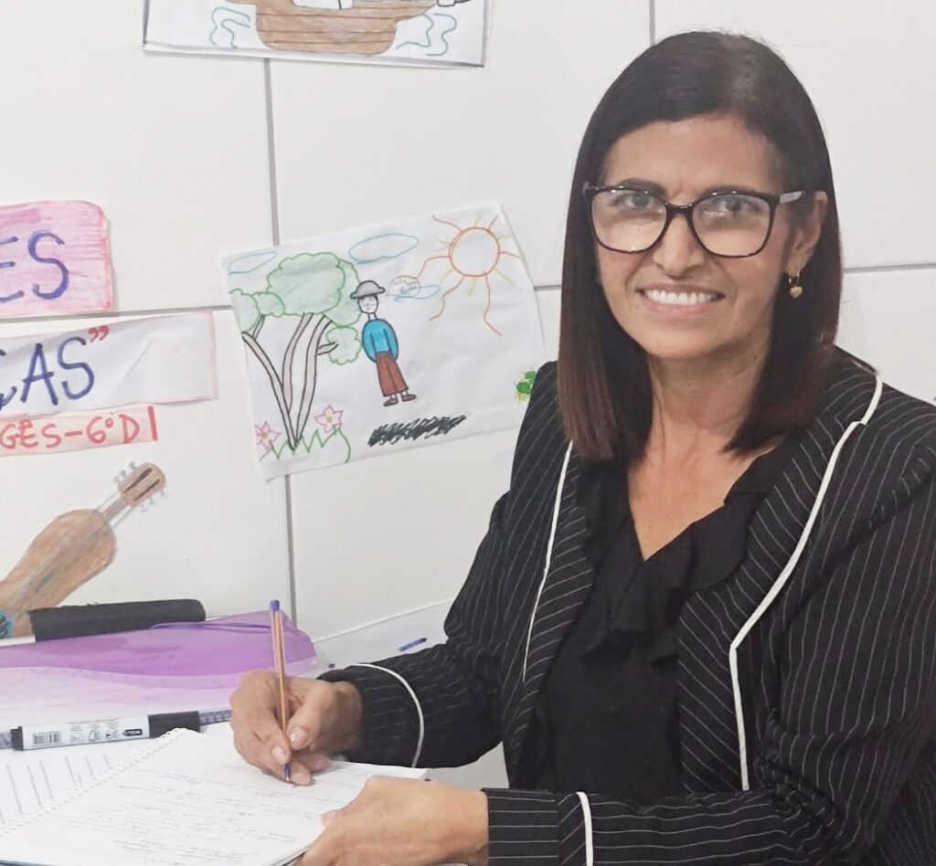 Estudante da EJA volta à sala de aula em Feira como professora aos 62 anos