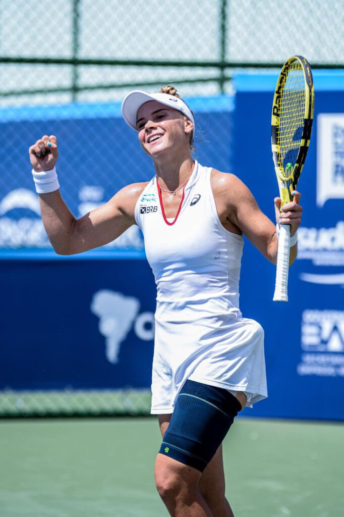 Em Feira de Santana, tenista Laura Pigossi vence o Engie Open e conquista o maior título da carreira