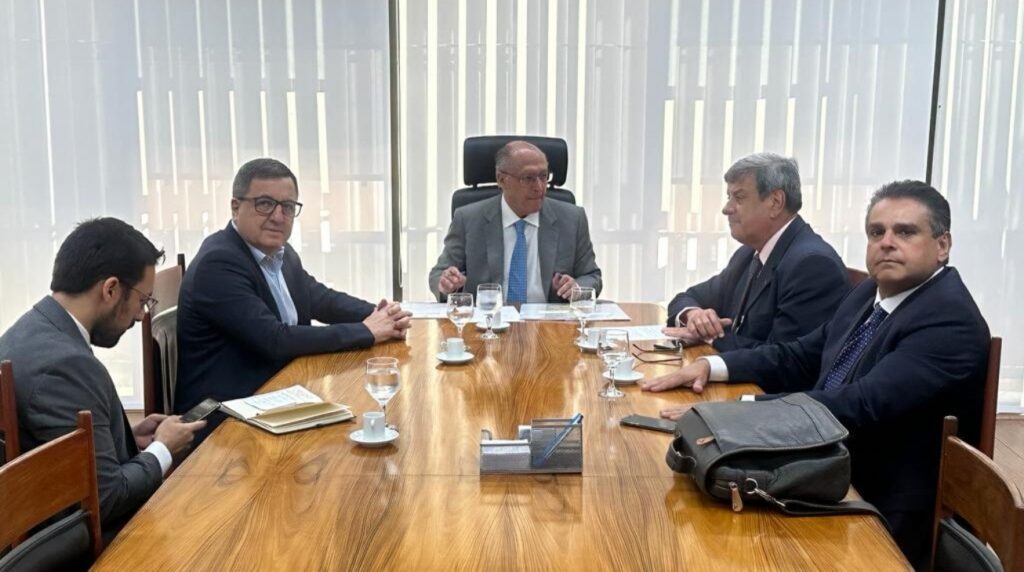 Colbert se reúne com Geraldo Alckmin e convida vice-presidente para visitar Feira de Santana
