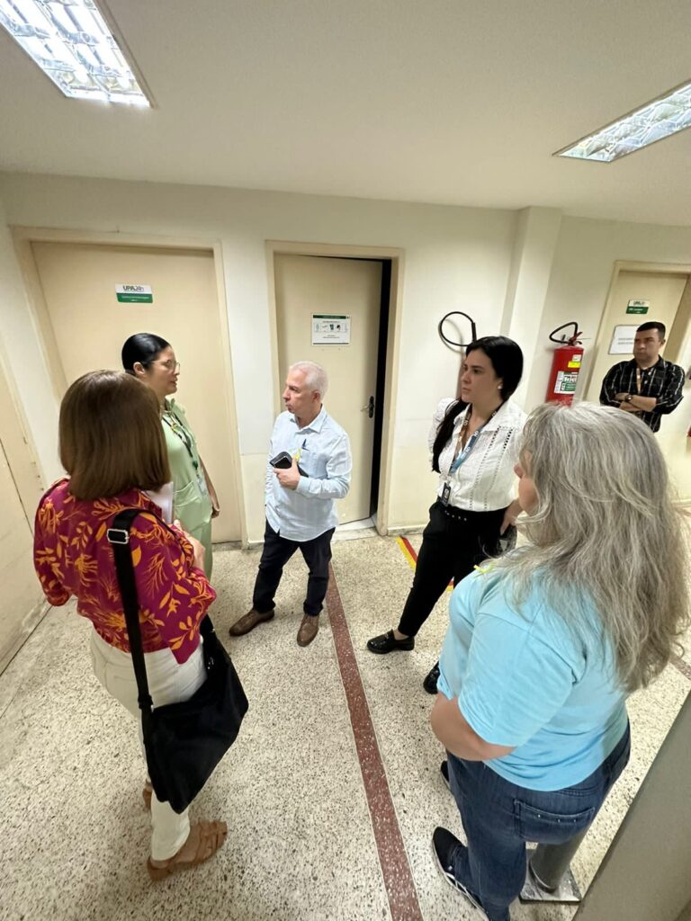 Representantes do MEC e diretores da UNEF visitam UPA Estadual de Feira para possível residência médica na unidade