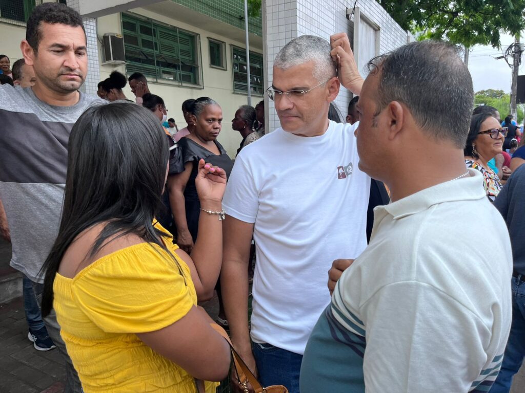 Pablo Roberto critica desorganização durante eleição do Conselho Tutelar, em Feira: ‘Filas quilométricas’