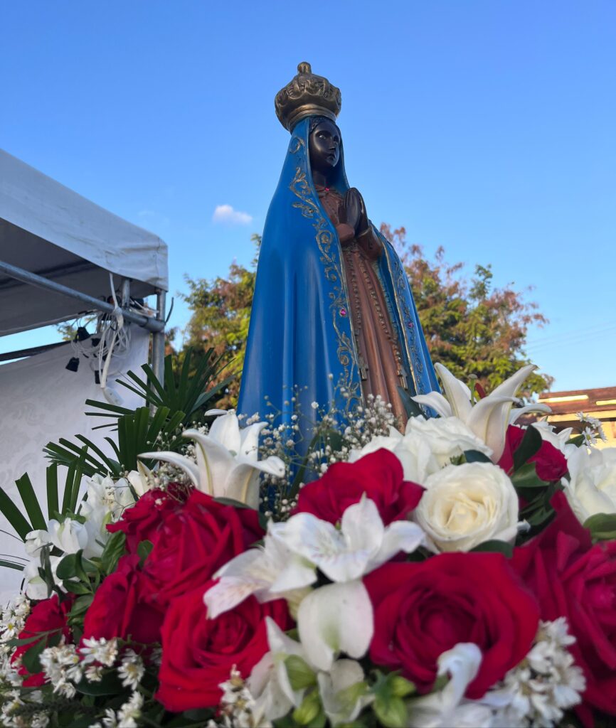 Em Feira de Santana, fiéis celebram Nossa Senhora Aparecida com procissão e missa solene