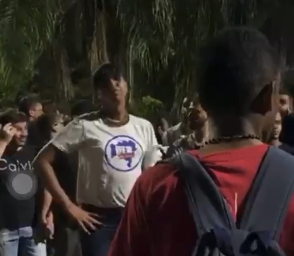 Durante assembleia para discutir a greve estudantil, UEFS registra cenas de confusão, com agressões físicas e verbais