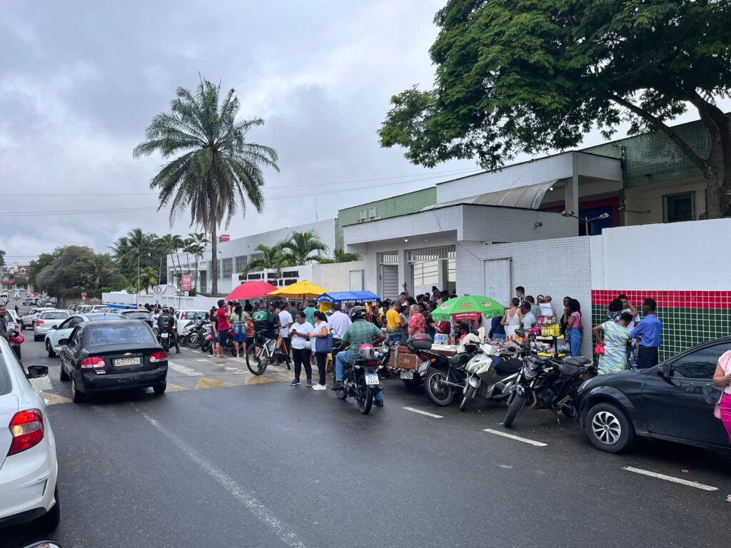 Mesmo com chuva e filas, feirenses comparecem em peso para eleição do Conselho Tutelar