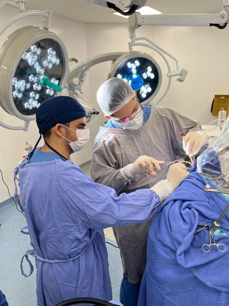 De forma pioneira, Clériston realiza cirurgia de retirada de tumor cerebral com paciente acordada