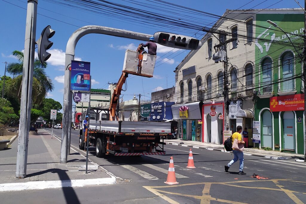 30 contadores regressivos em semáforos na Getúlio Vargas foram substituídos