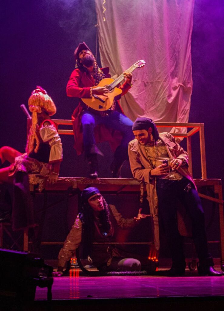 Feira Tem Teatro encerra programação de 2023 com musical ‘O Velho Lobo do Mar’