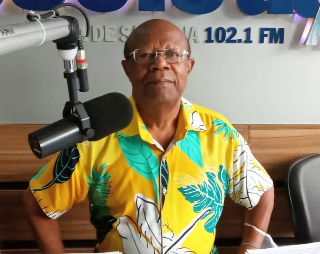 Radialista Silvério Silva, o ‘Chacrinha da Bahia’, recebe o título de Cidadão Feirense da Câmara