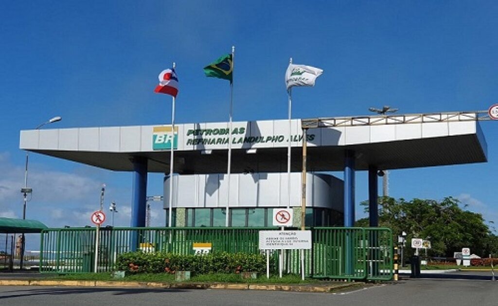 Petrobras analisará proposta para recomprar participação em refinaria privatizada na Bahia