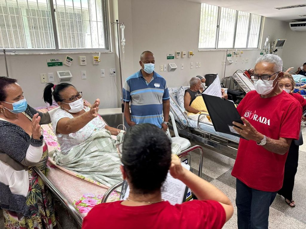 Coral Natalino emociona e leva esperança a pacientes da UPA Estadual de Feira de Santana