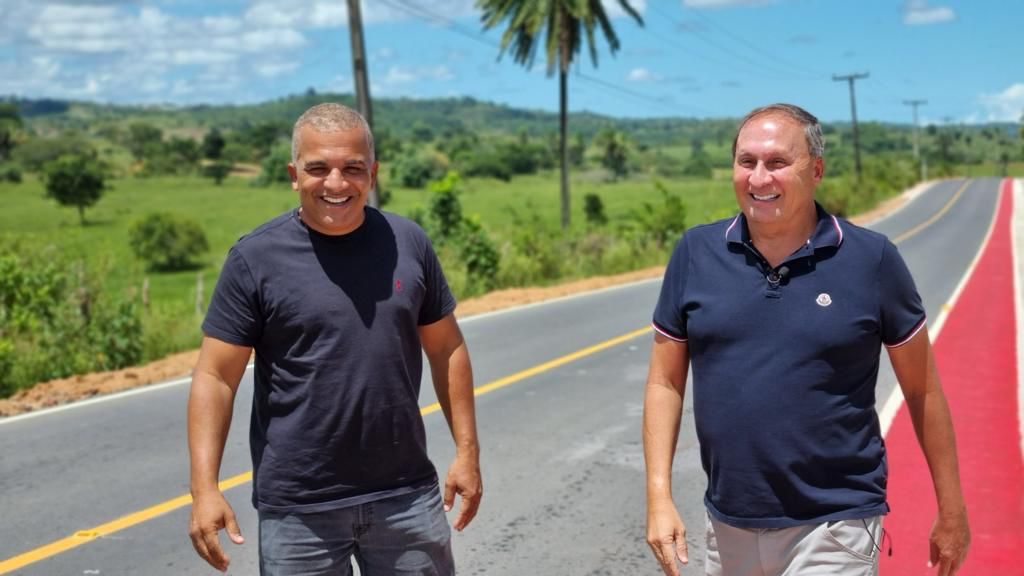 João Gualberto renuncia e entrega a prefeitura de Mata de São João ao vice