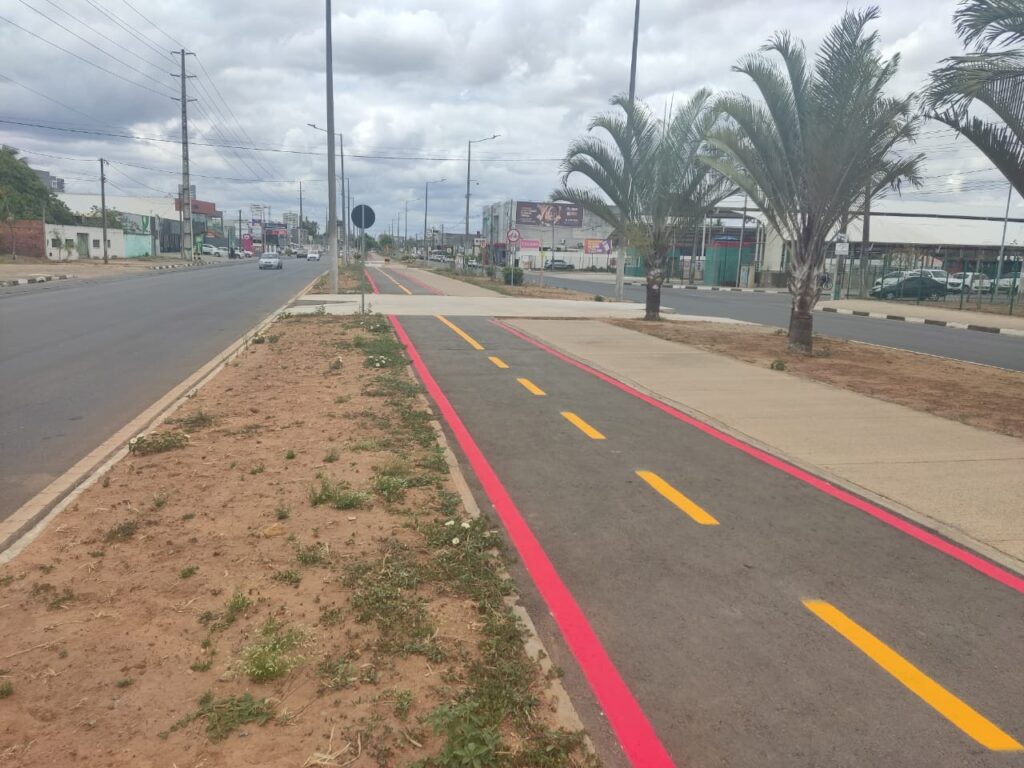 Ciclovia na avenida Noide Cerqueira recebe sinalização