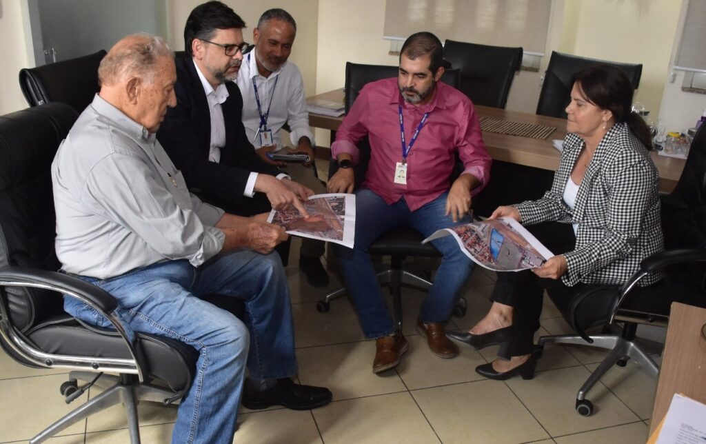 Presidente da Câmara recebe comitiva do SENAI; órgão vai pedir cessão de terreno para ampliar unidade em Feira