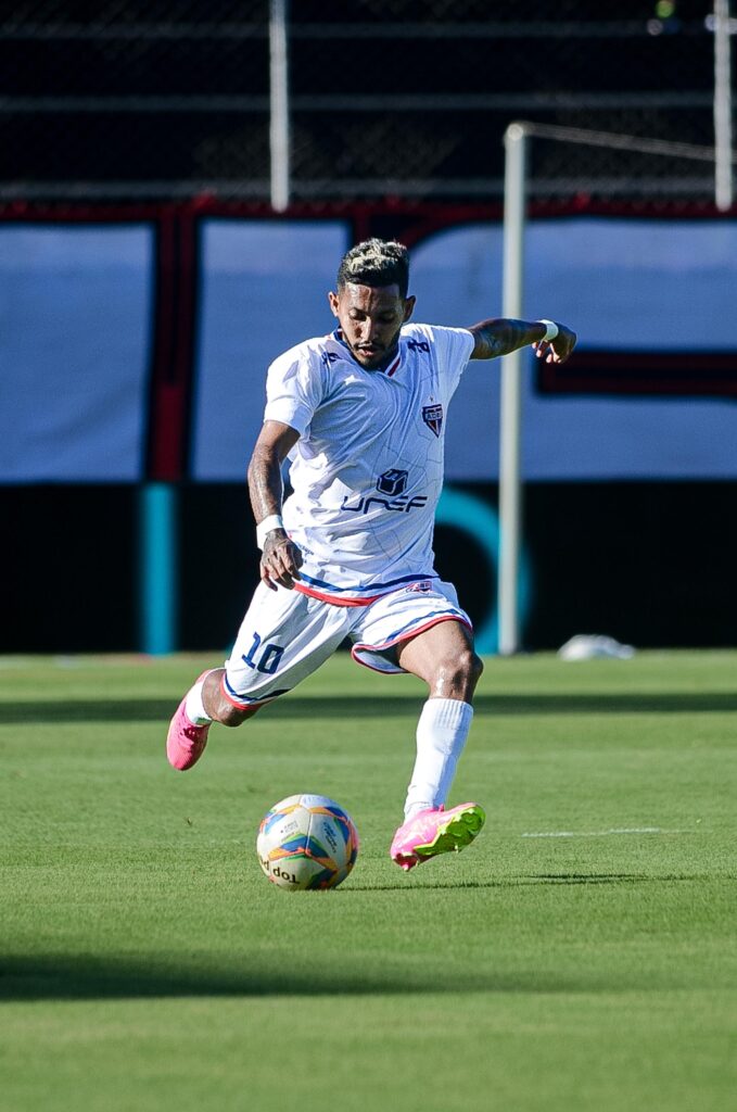 Camisa 10 do Bahia de Feira sofre lesão e fica de fora de todo o Campeonato Baiano: ‘Estou destruído psicologicamente’