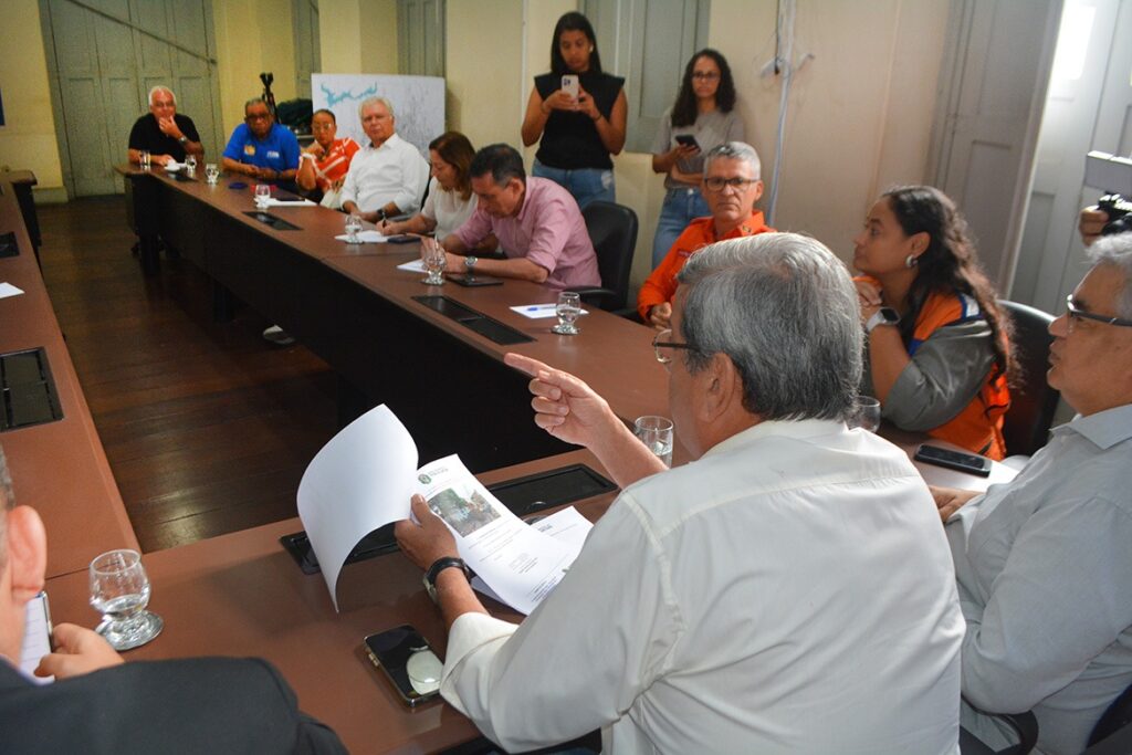 Terceira reunião do comitê de crise discute impactos das chuvas em Feira