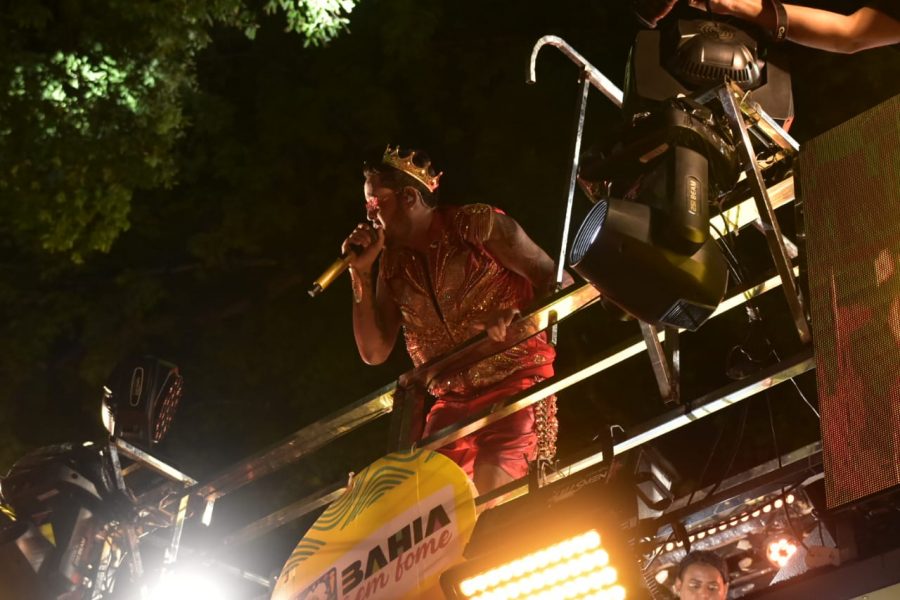 De Feira para o maior Carnaval: Thiago Aquino comanda trio sem cordas no circuito Osmar