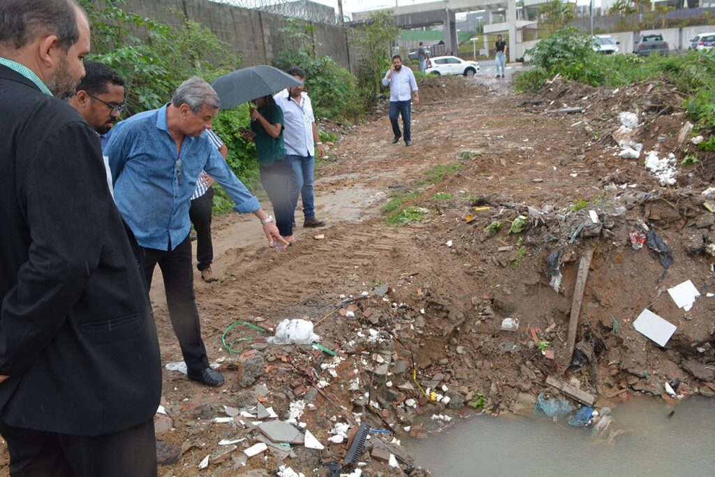 Prefeitura, construtoras e condomínios se unem para melhorar drenagem em região do Papagaio