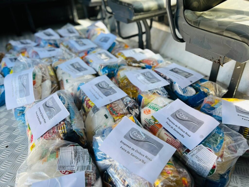 Empresa de ônibus realiza doação de cestas básicas para reforçar assistência aos feirenses atingidos pelas chuvas