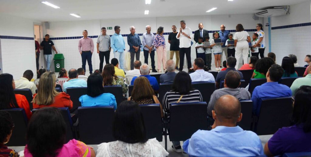 Inauguração da maior escola da rede municipal marca início do ano letivo em Feira