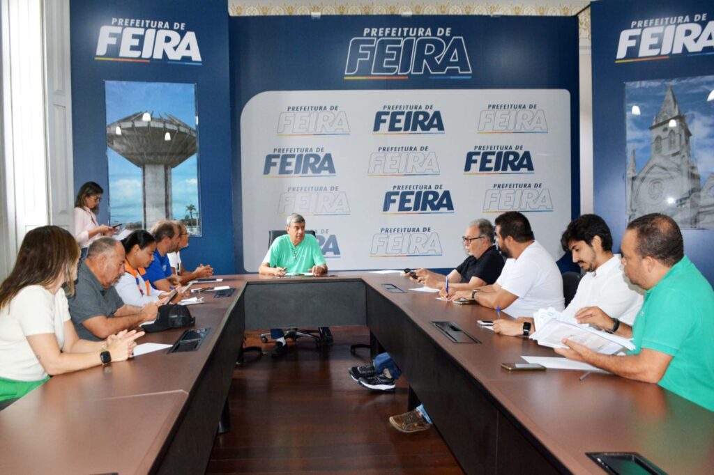 Feira tem previsão de chuvas até terça; Comitê de Crise se reúne para discutir ações