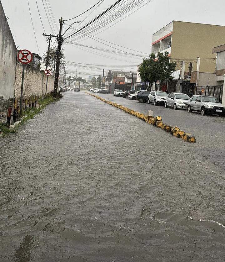 Feira de Santana volta a registrar fortes chuvas com inúmeros relatos de prejuízos
