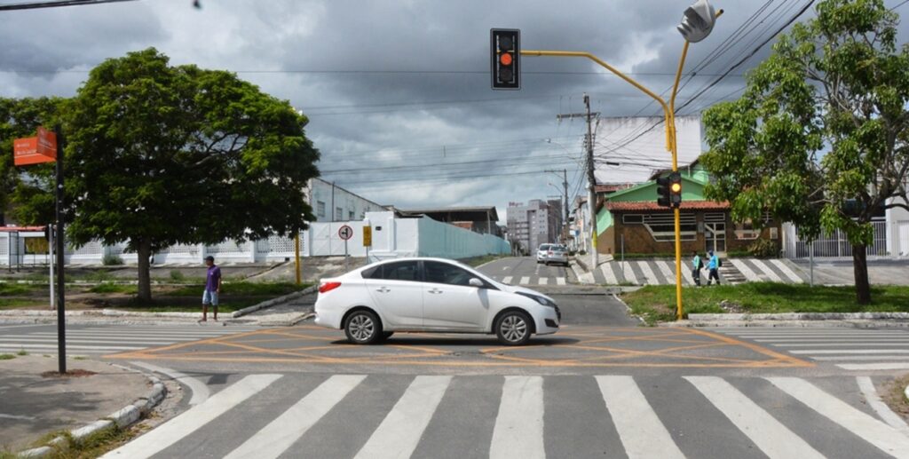 Feira registra oito furtos de fiação de semáforo em dois meses