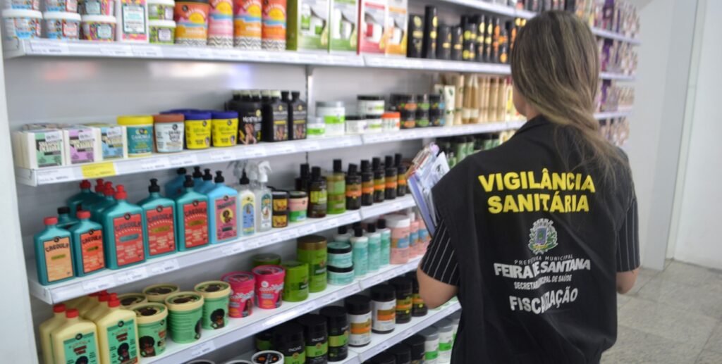 Prefeitura de Feira alerta para proibição de venda de pomadas de cabelo que causam cegueira