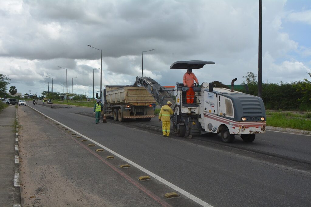 Prefeitura inicia recapeamento asfáltico na avenida Noide Cerqueira