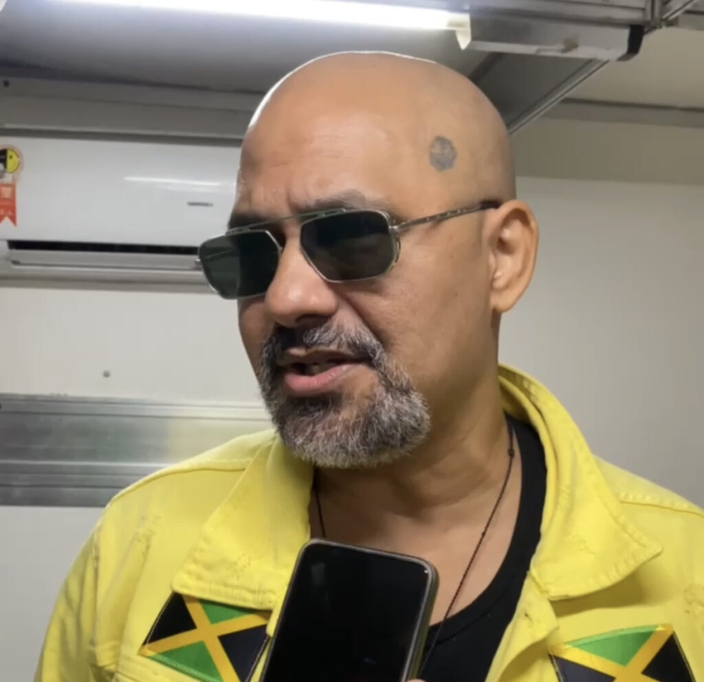 ‘Uma alegria, amor sem fim’: Adão Negro agita palco Reggae Vibes no sábado de Micareta