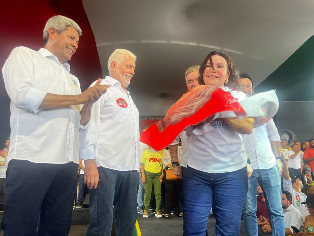 Presidente da Câmara rouba a cena e cai no choro ao homenagear Lula: ‘O povo está feliz’