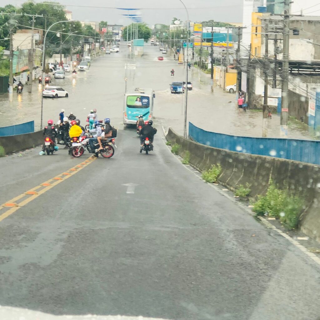 Fortes chuvas voltam a causar transtornos em Feira de Santana