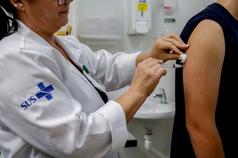 Bahia recebe mais 67 mil doses da vacina contra a dengue