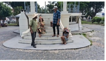 Estudantes de Teatro da UFBA gravam cenas em praça de Feira de Santana