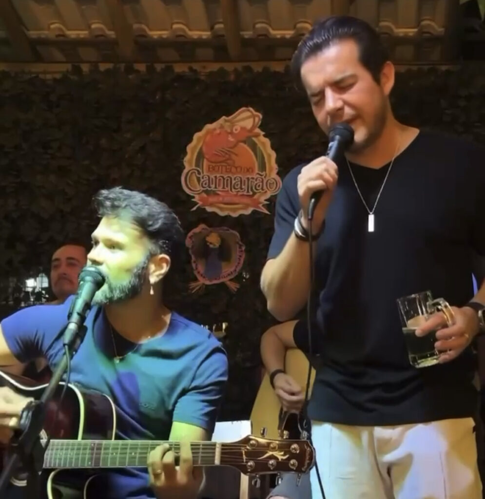 Surpresa: de folga, Marcos e Belutti dão ‘palinha’ em bar de Feira de Santana
