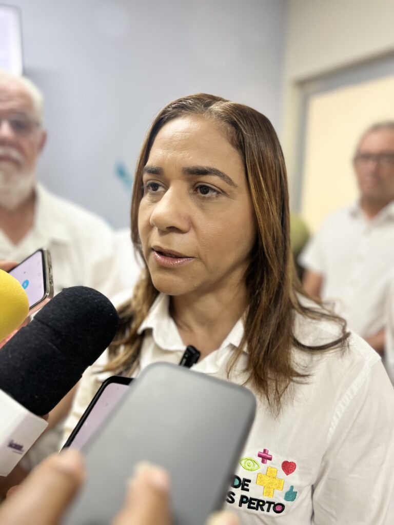 ‘Que direito ele tem de bater na regulação se ele não oferta um leito para o paciente deitar?’, dispara secretária de Saúde para Ronaldo
