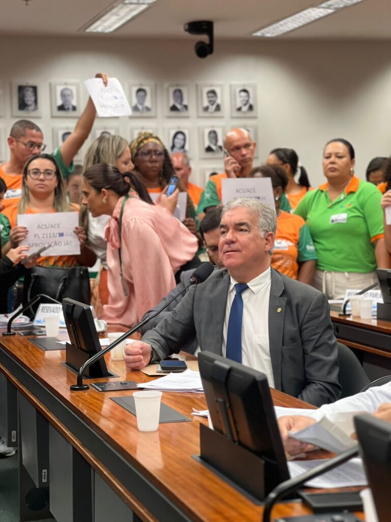 Câmara aprova projeto que obriga prefeitos a pagarem piso salarial dos agentes comunitários de saúde e de endemias