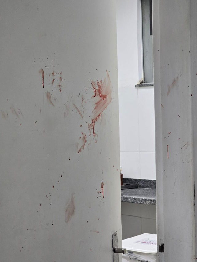 Mulher se revolta com demora no atendimento da UPA da Queimadinha e resolve quebrar tudo