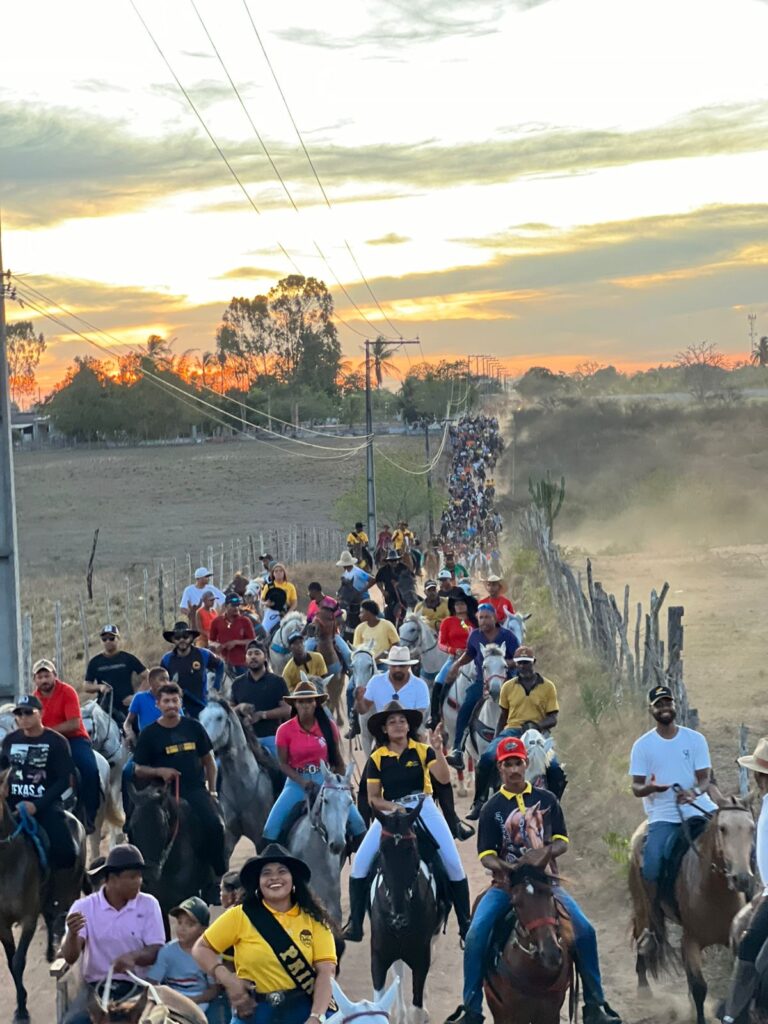 Com mais de seis mil pessoas, Feira de Santana recebe segunda edição da Cavalgada da Princesa