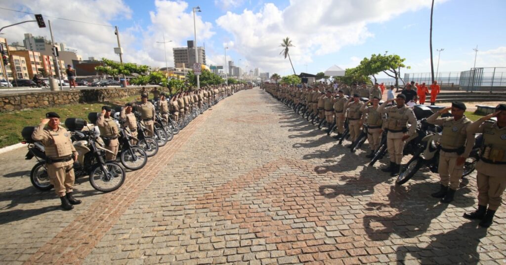 Jerônimo entrega 727 fuzis para reforçar a segurança na Bahia